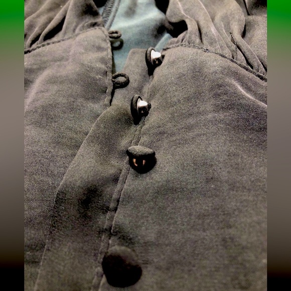 Glassons elegant black crop with buttons, size 6. - Picture 2 of 6